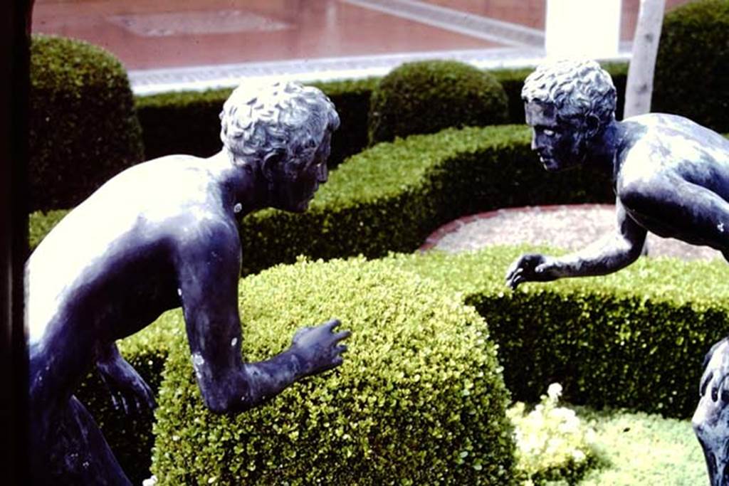 Getty Villa, Malibu, Spring 1982. Detail of reproduction statues of wrestlers. Photo by Stanley A. Jashemski.
Source: The Wilhelmina and Stanley A. Jashemski archive in the University of Maryland Library, Special Collections (See collection page) and made available under the Creative Commons Attribution-Non Commercial License v.4. See Licence and use details.
J80f0417